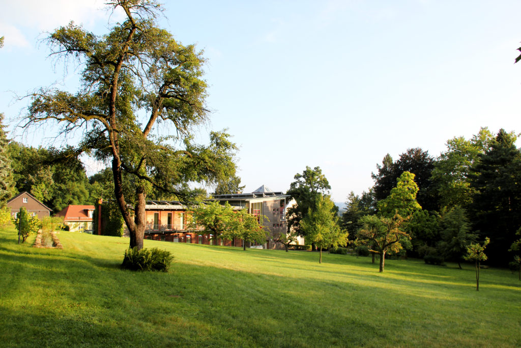 Exerzitienhaus HohenEichen Dresden im Sonnenuntergang